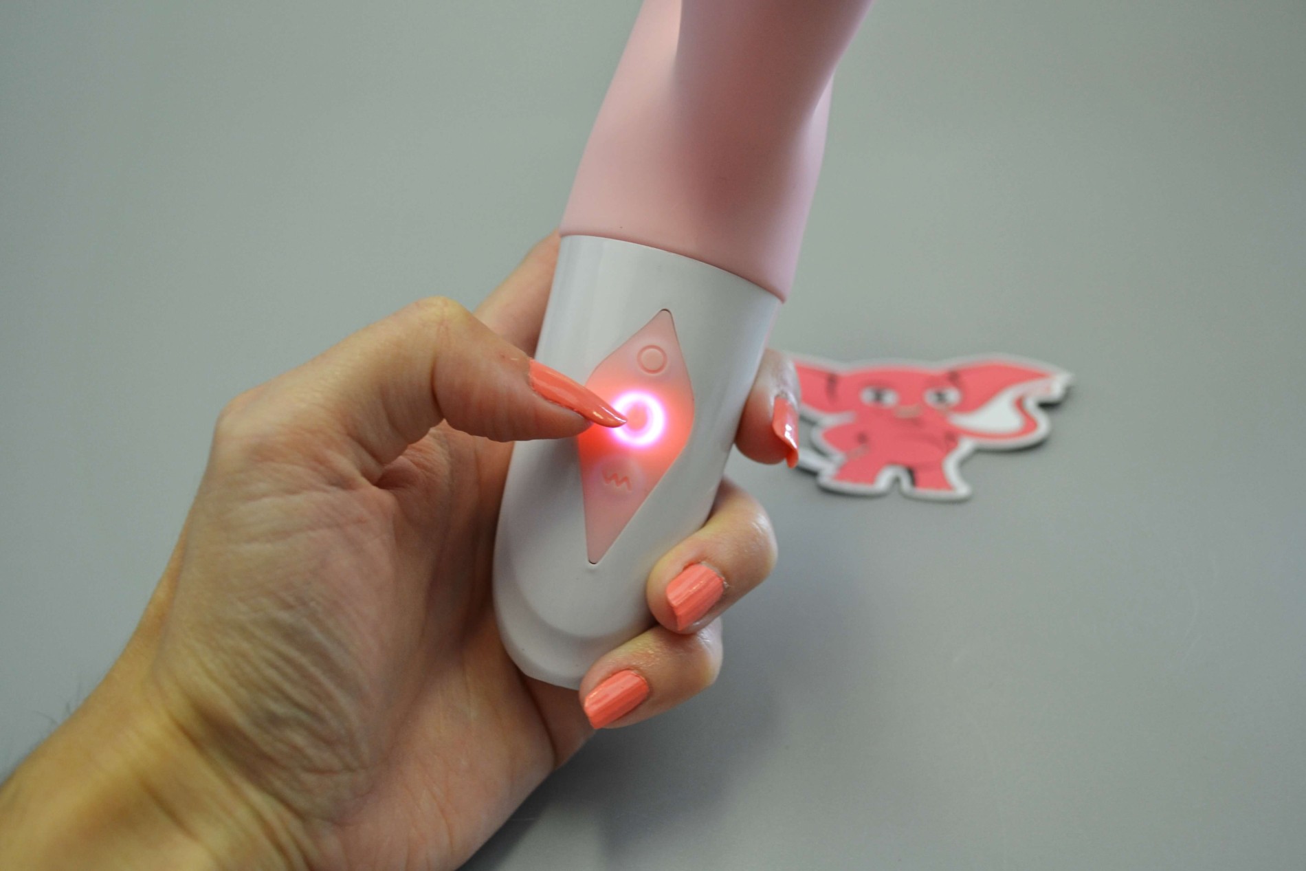 Adore Motio II. tlakový přirážející vibrátor, ovládání