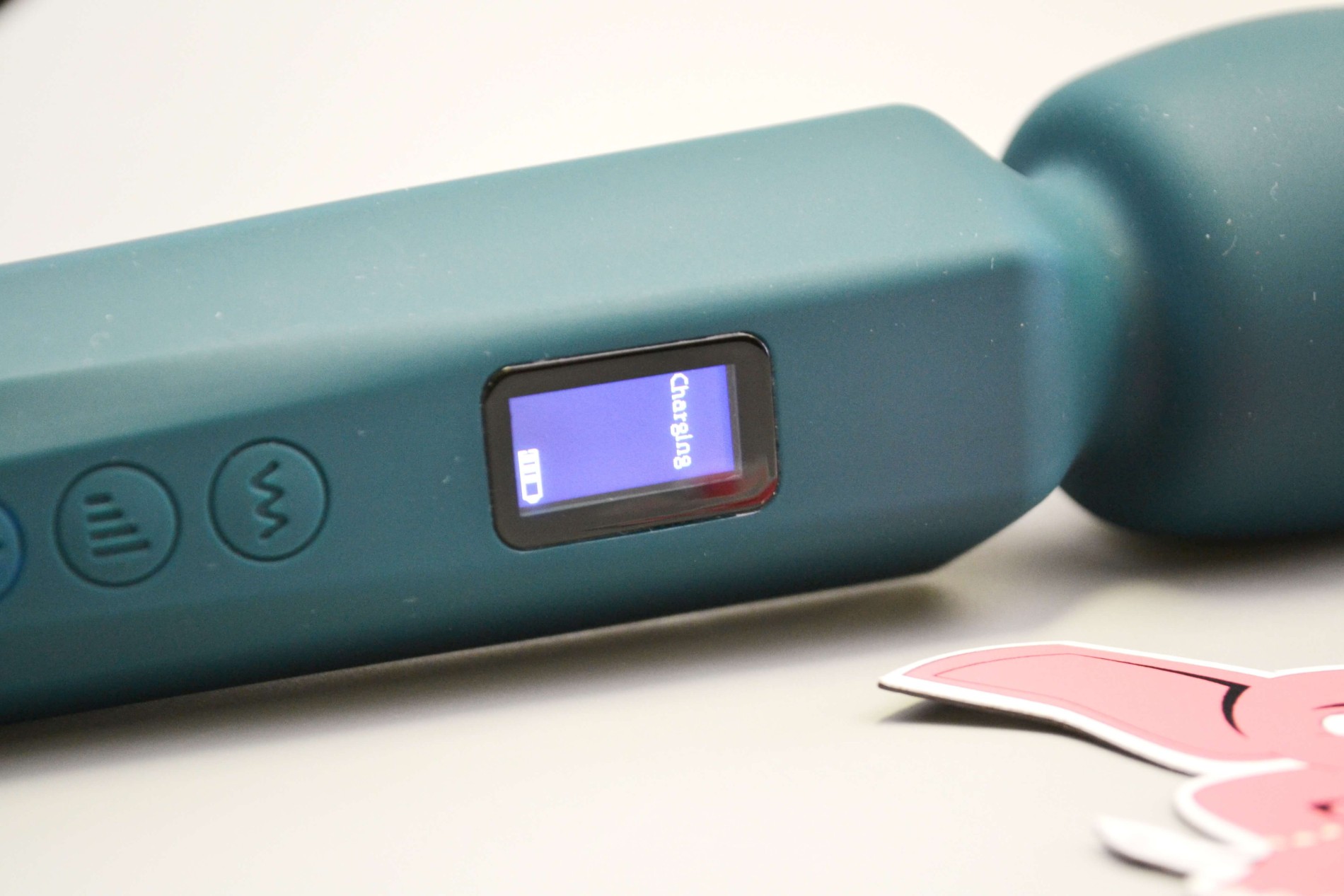 Masážní vibrátor AkuWand Next Gen (30 cm)