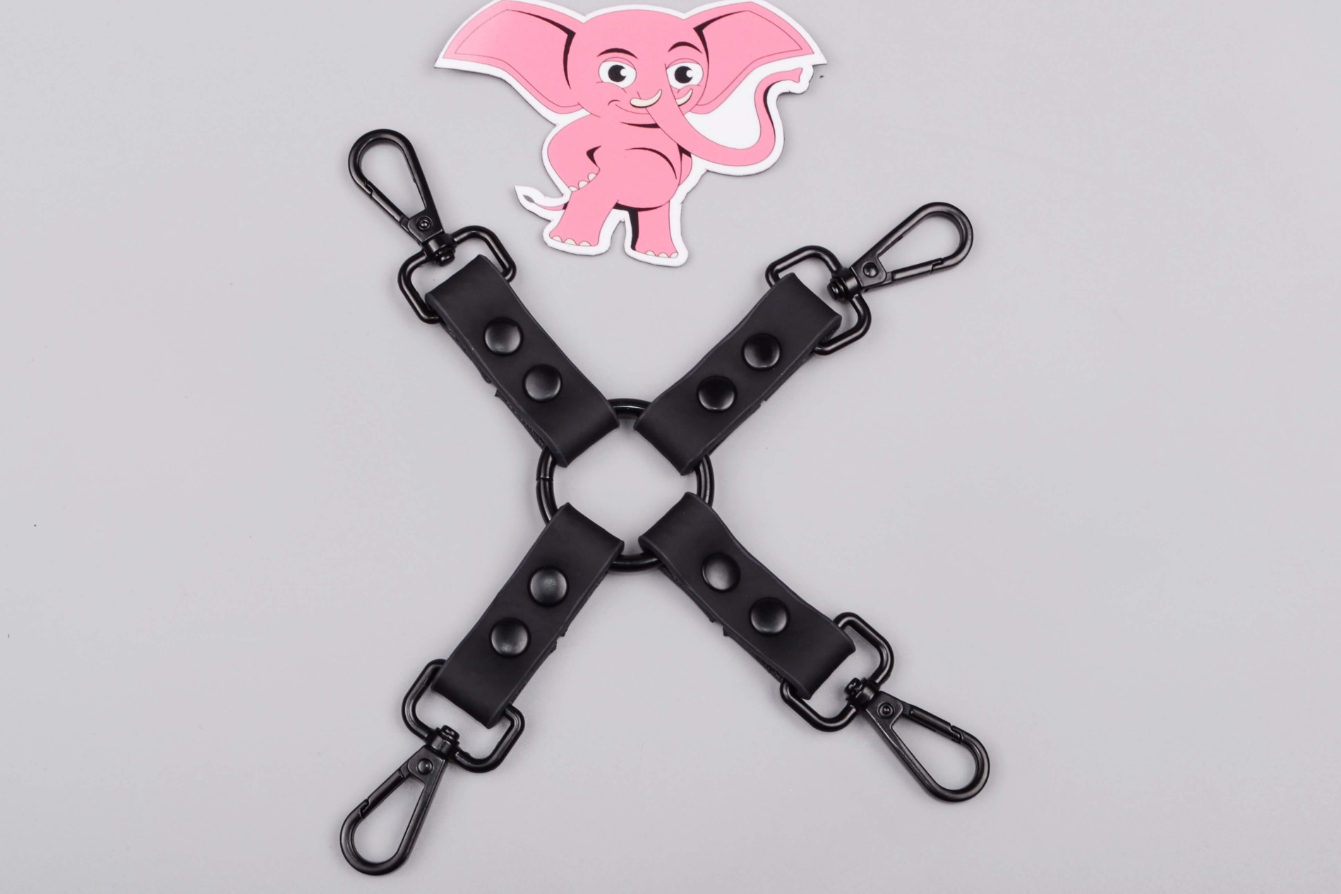 BDSM sada Midnight Temptations, spojovací kruh s karabinami