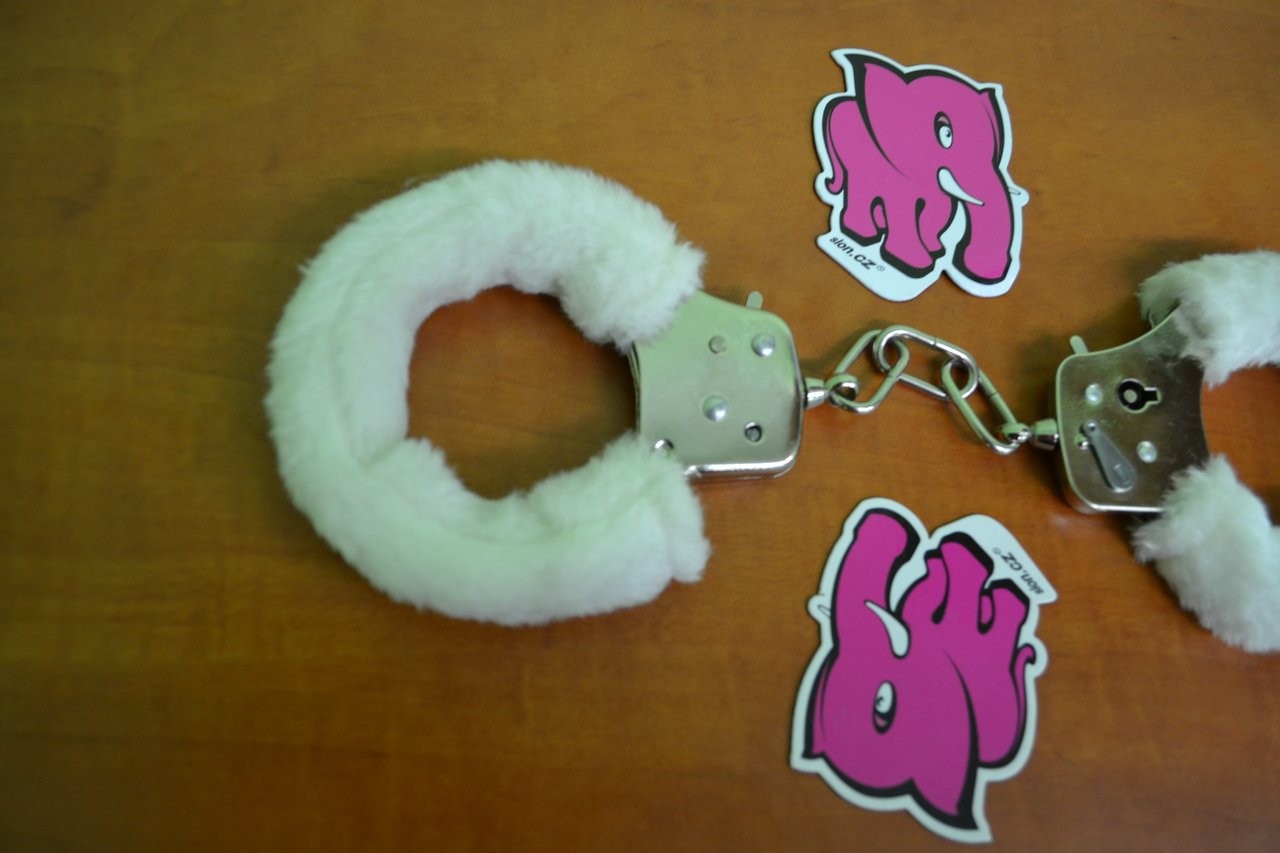 Kvalitní pouta na ruce s plyšem - bílá