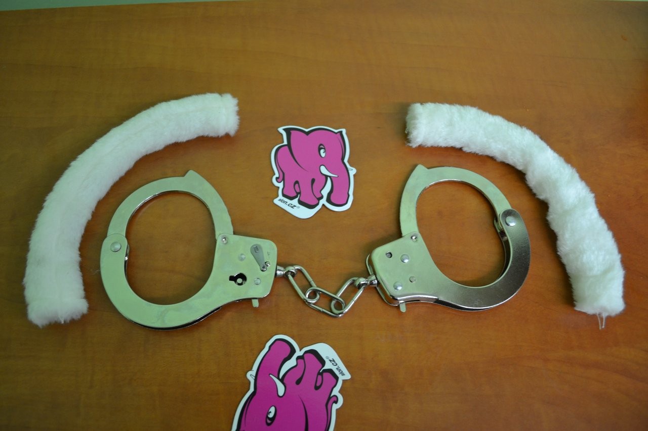 Kvalitní pouta na ruce s plyšem - bílá