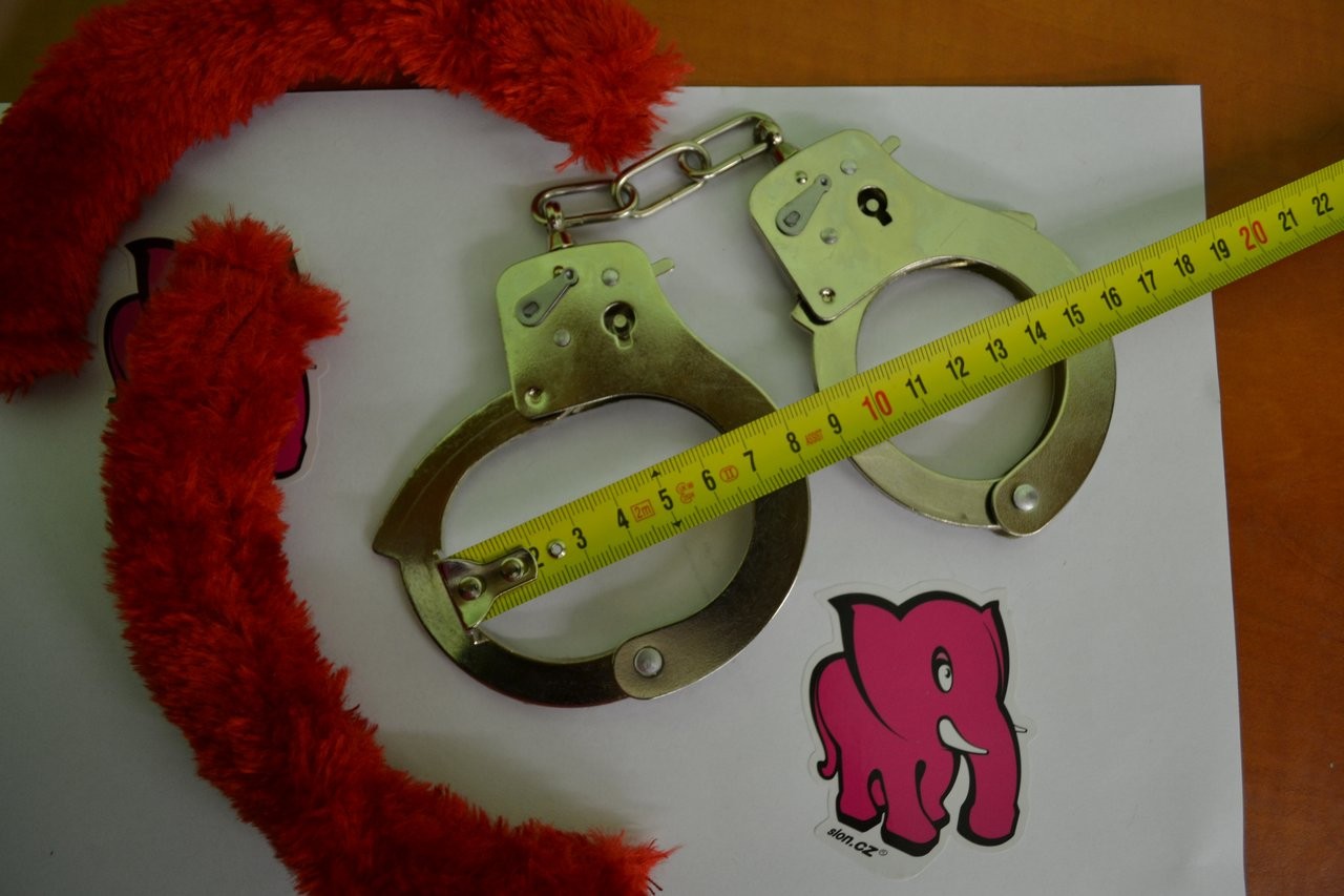 Kvalitní pouta na ruce s plyšem – starší model