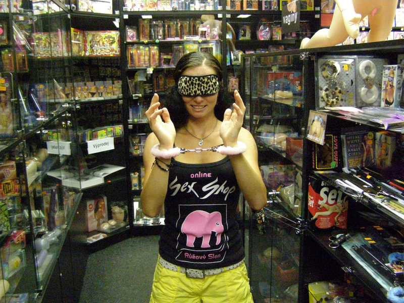 Kvalitní pouta na ruce s plyšem - červená