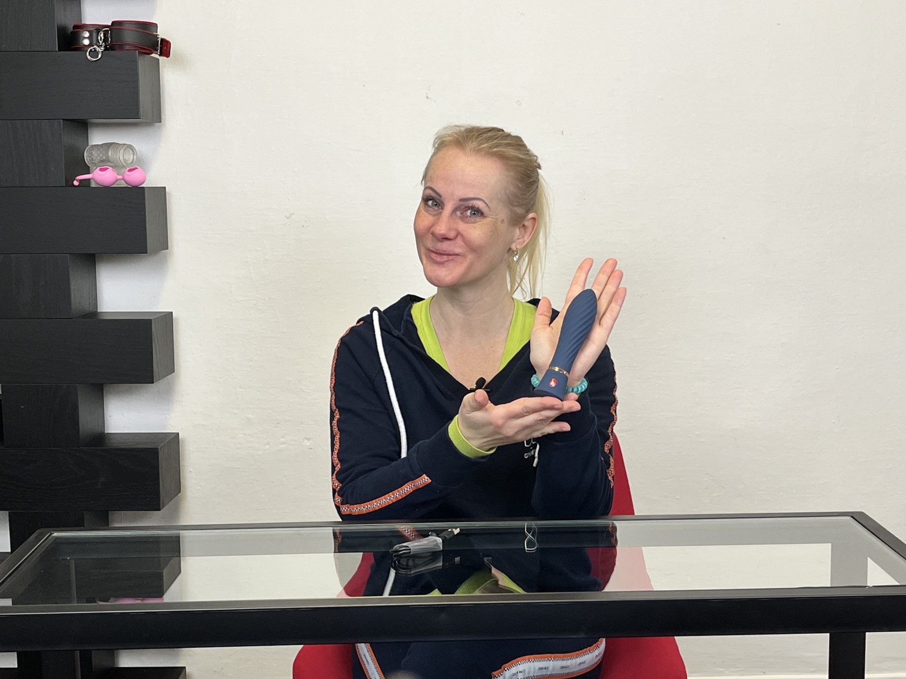 Vibrátor z dvojitého silikonu Blue Velvet (15 cm) + dárek Toybag