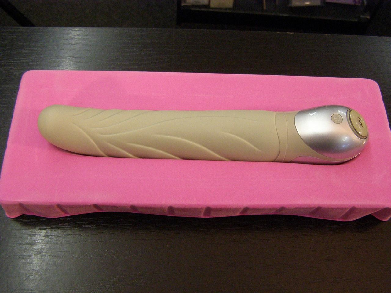 Vibrátor silikonový Sutra béžová 23cm