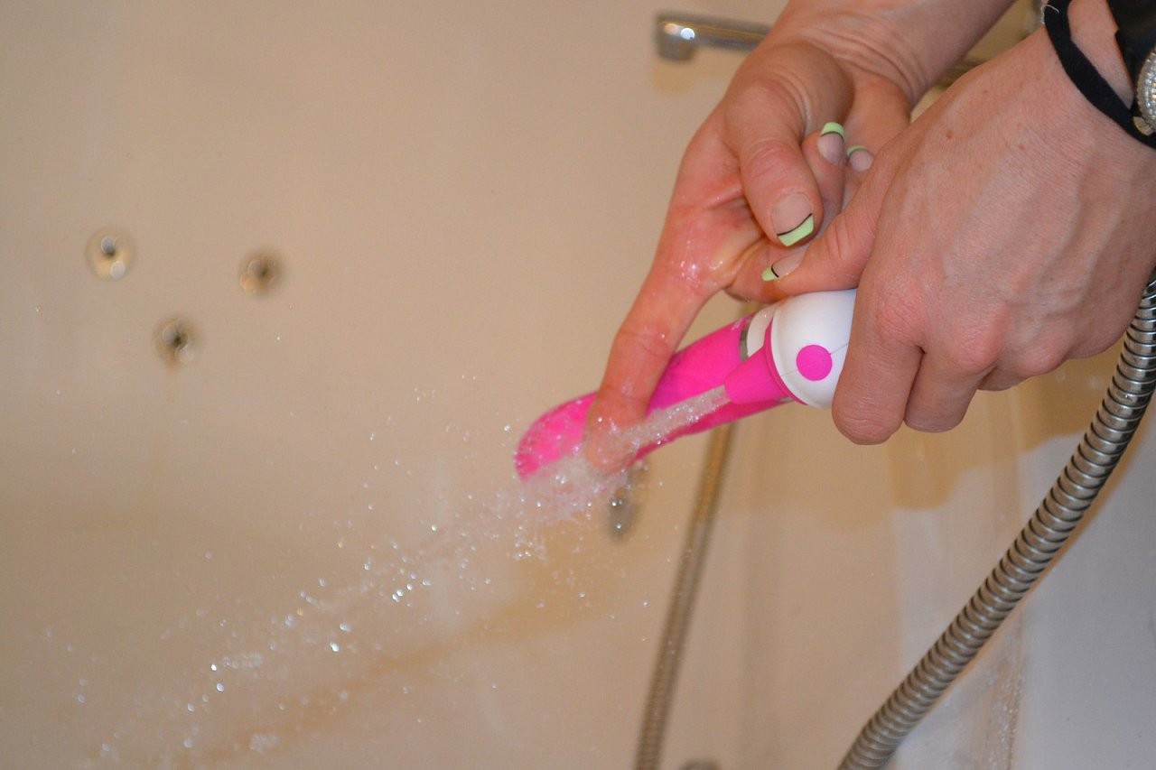 Vibrátor H2O Drop Pink stříká vodu