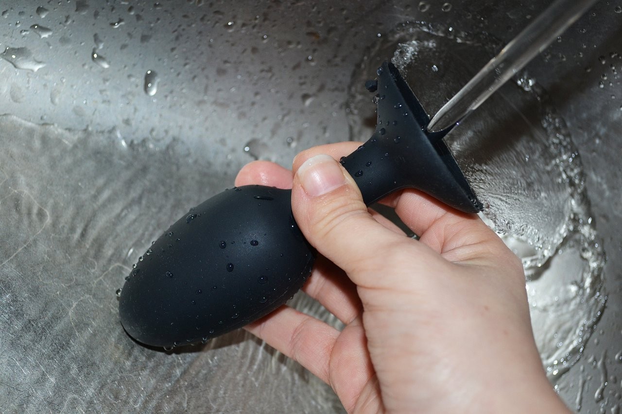 SiliconeBall – pod proudem vody