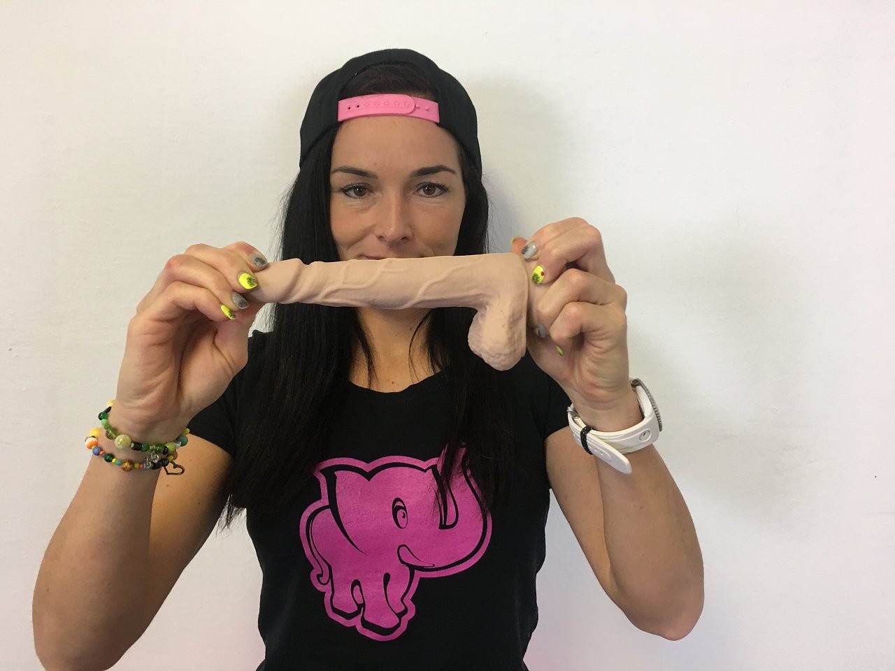 Dildo s přísavkou a varlaty Silicone (18 cm) a Dominika