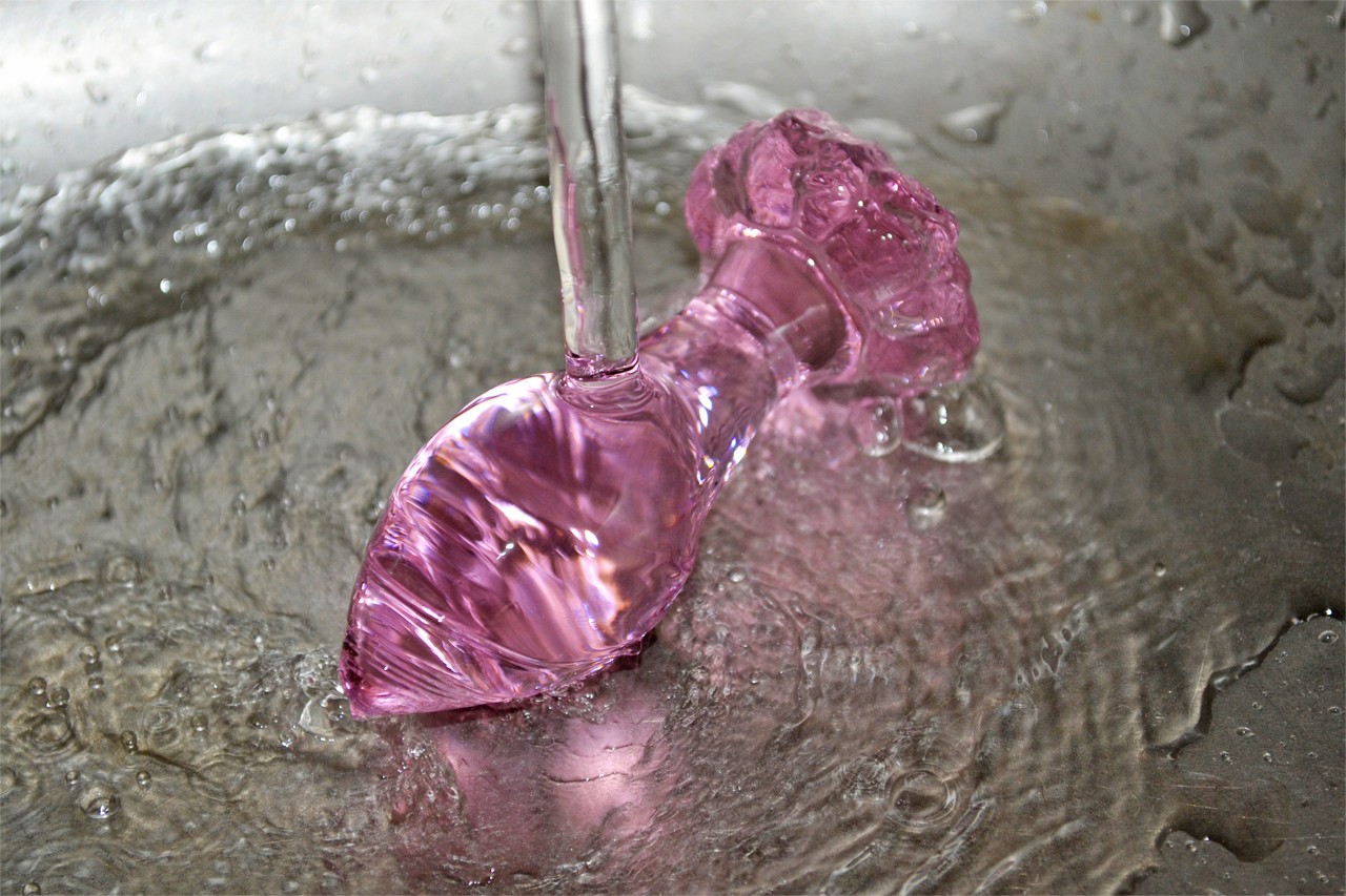 Anální kolík Flower Glass Plug pod vodou
