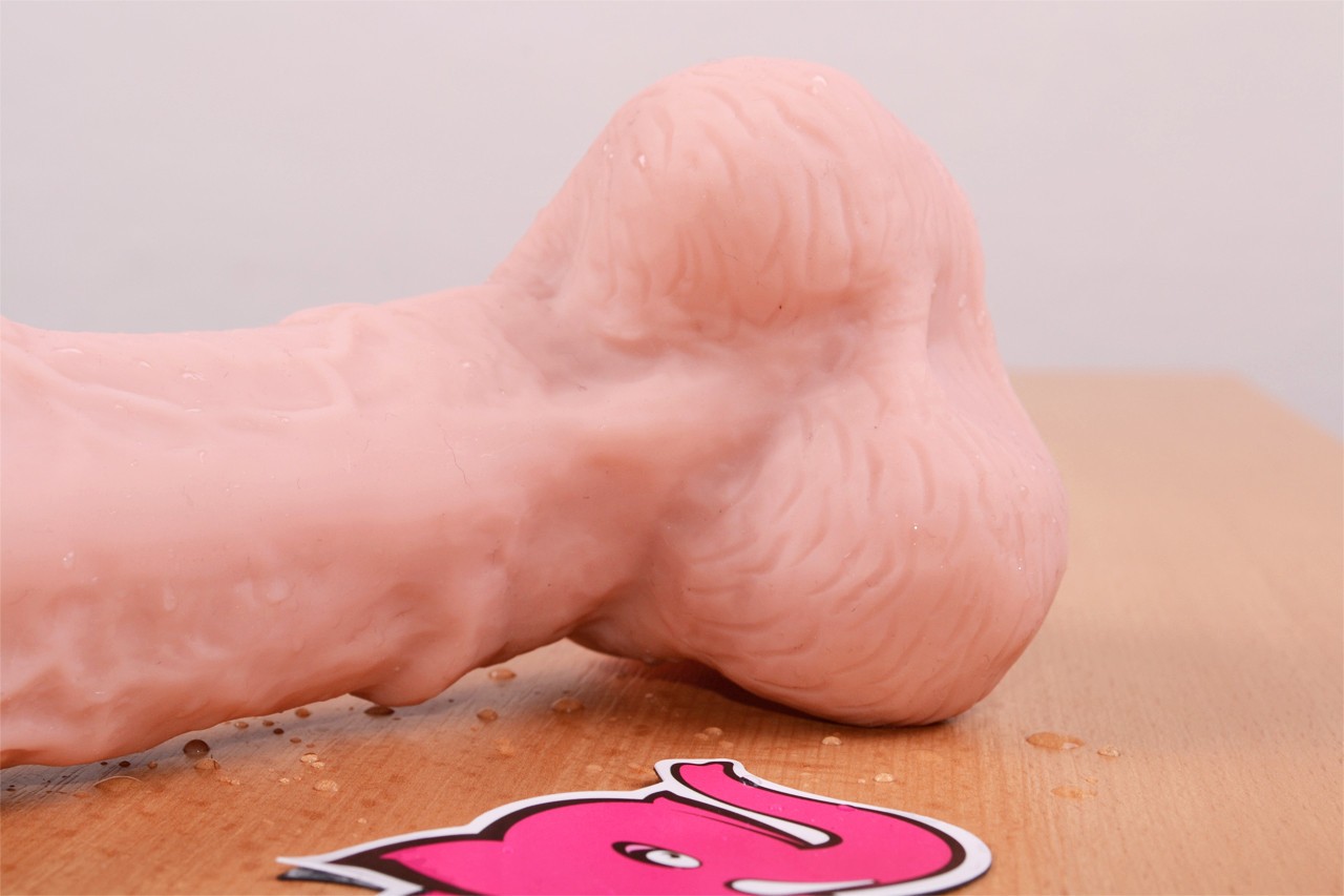 Dildo s přísavkou a varlaty Maxim (24 cm) – varlata