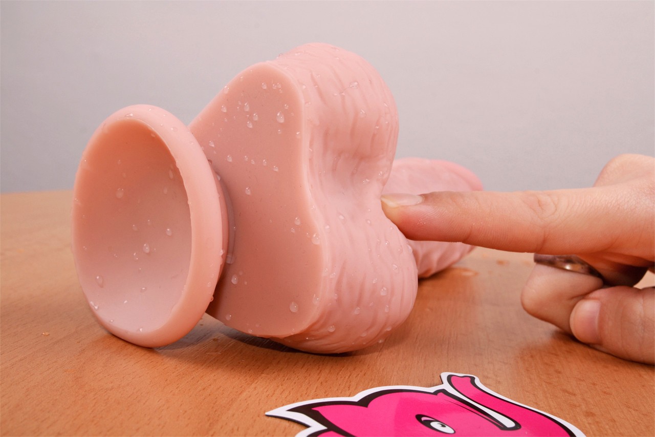 Dildo s přísavkou a varlaty Maxim (24 cm) – ukazujeme varlata