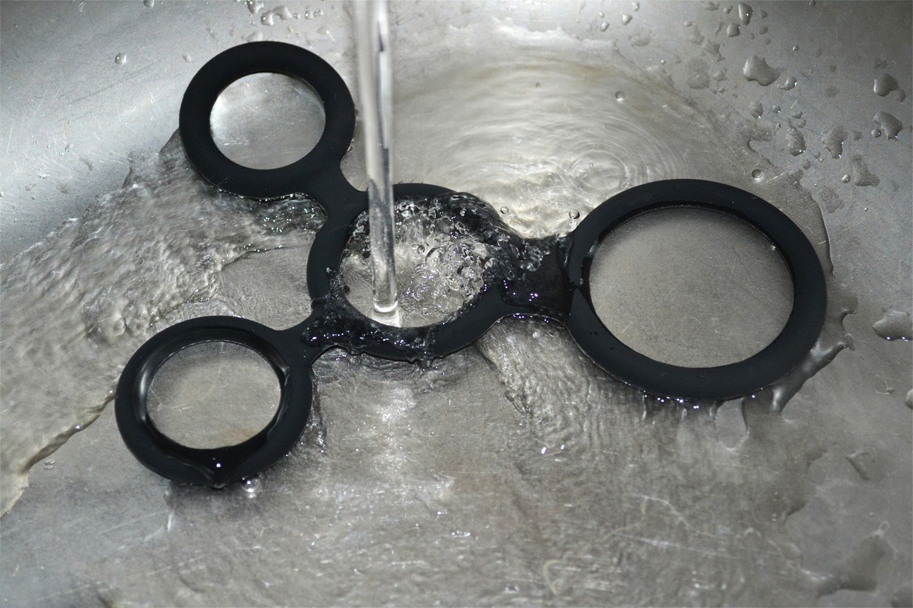 Erekční kroužek Bondage – pod vodou