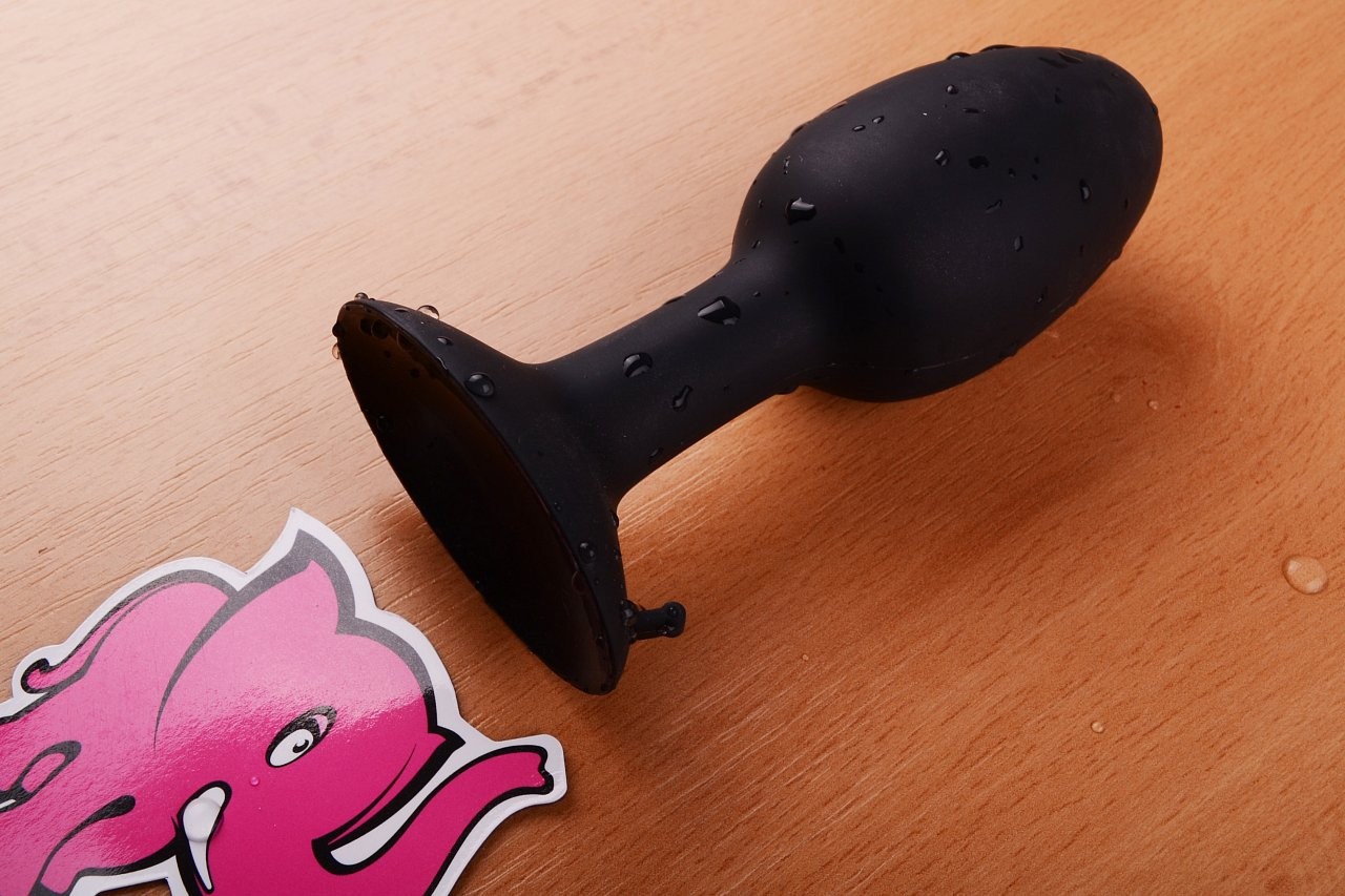 SiliconeBall – leží na stole