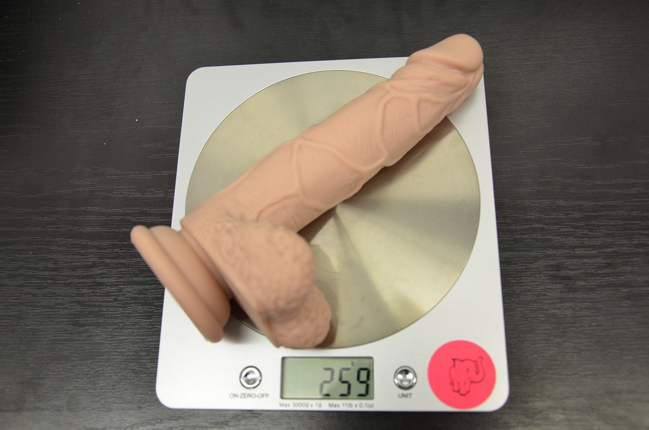 Dildo s přísavkou a varlaty Silicone (18 cm), na váze