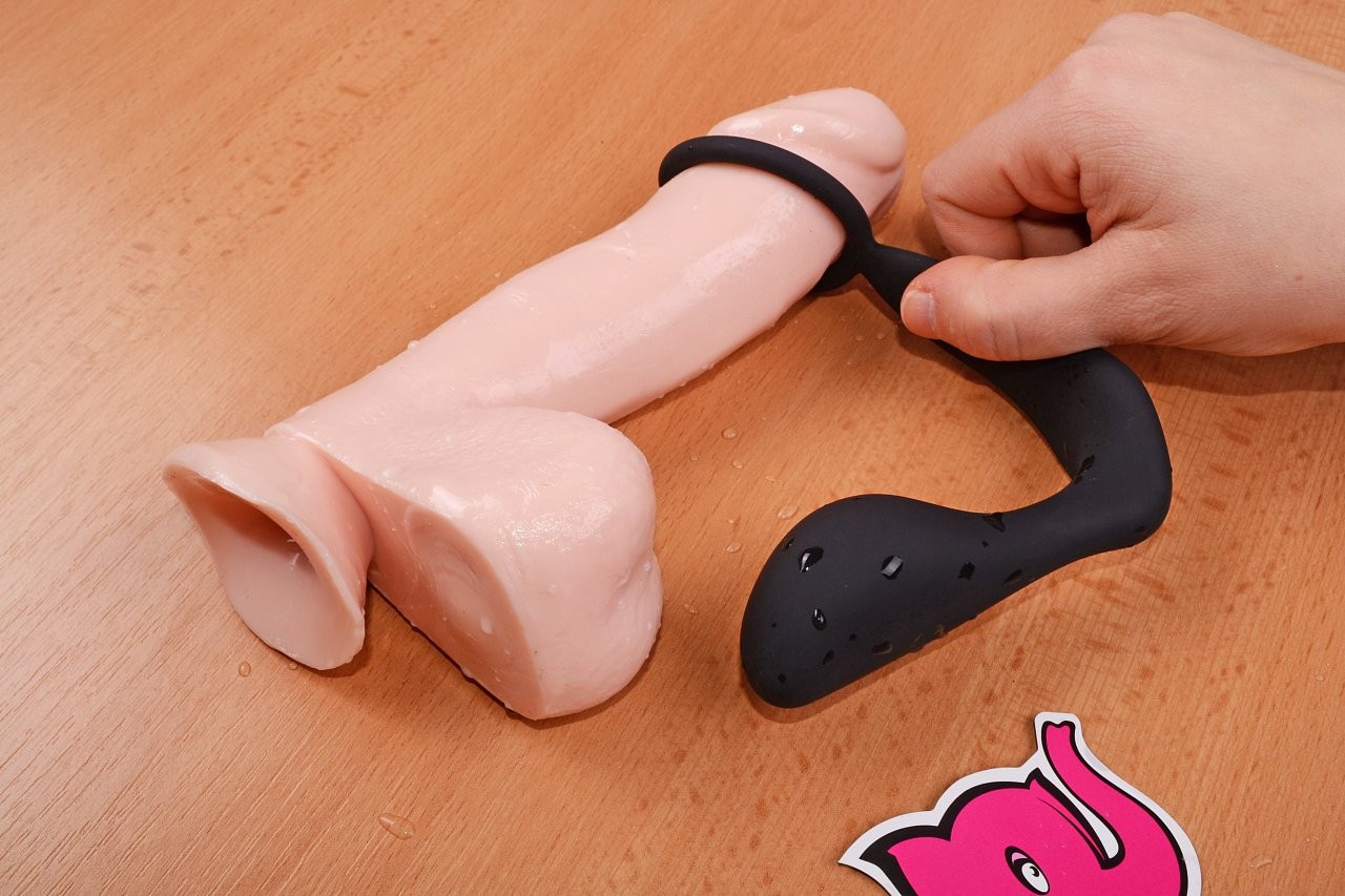 Anální kolík s erekčním kroužkem Ring & Plug, nasazujeme na dildo