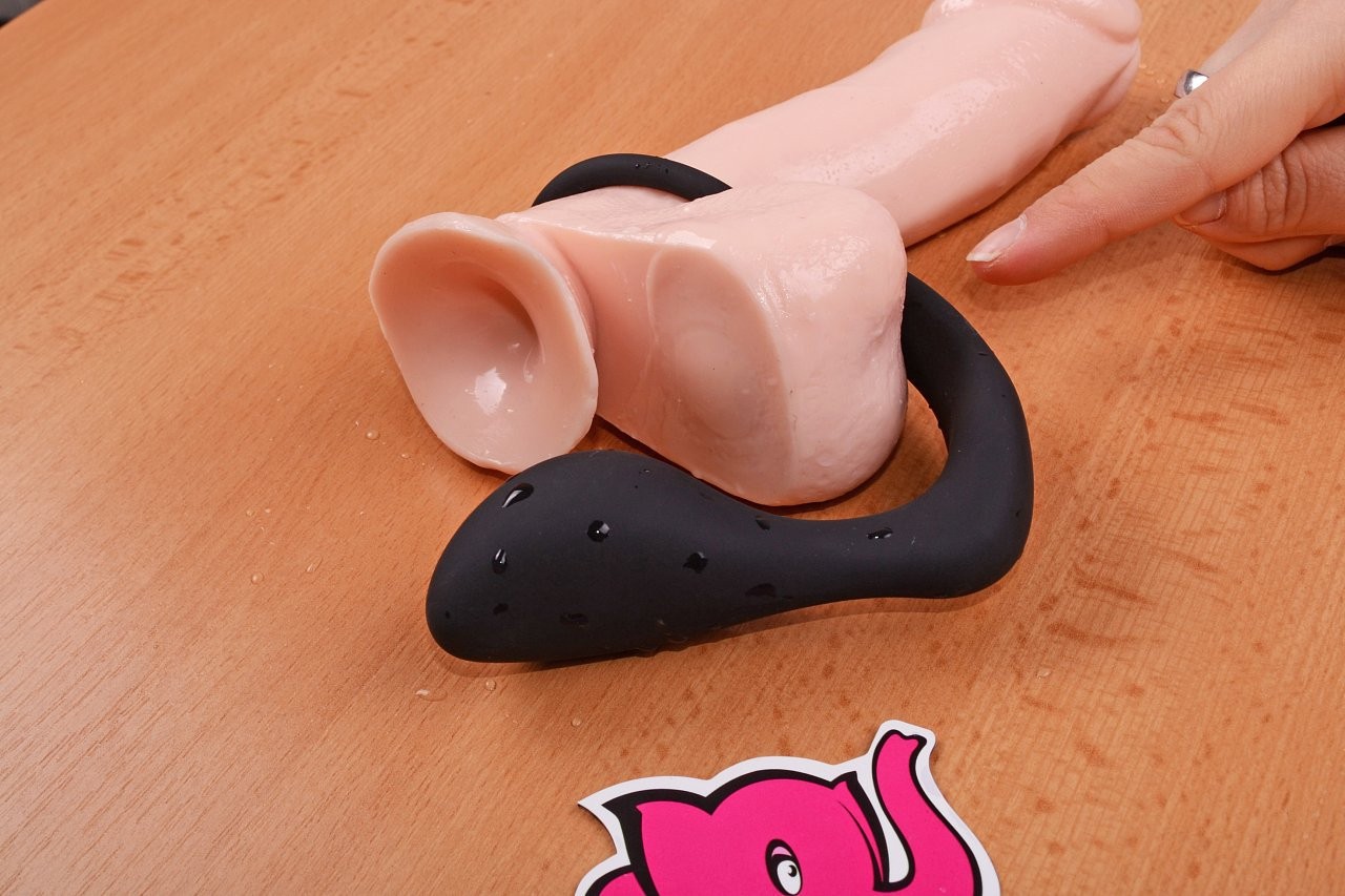 Anální kolík s erekčním kroužkem Ring & Plug, nasazujeme na dildo