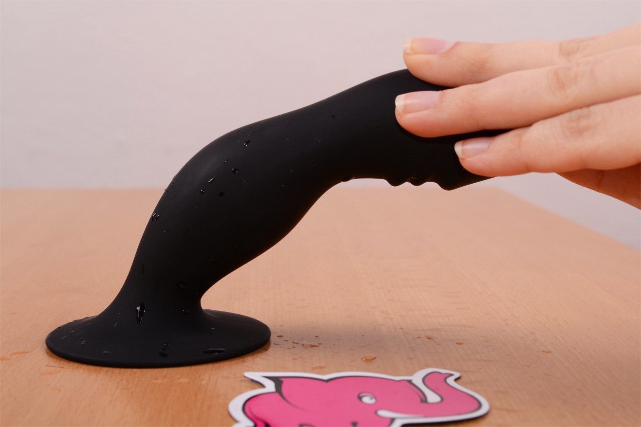 Anální dildo Black Stud – ohebnost