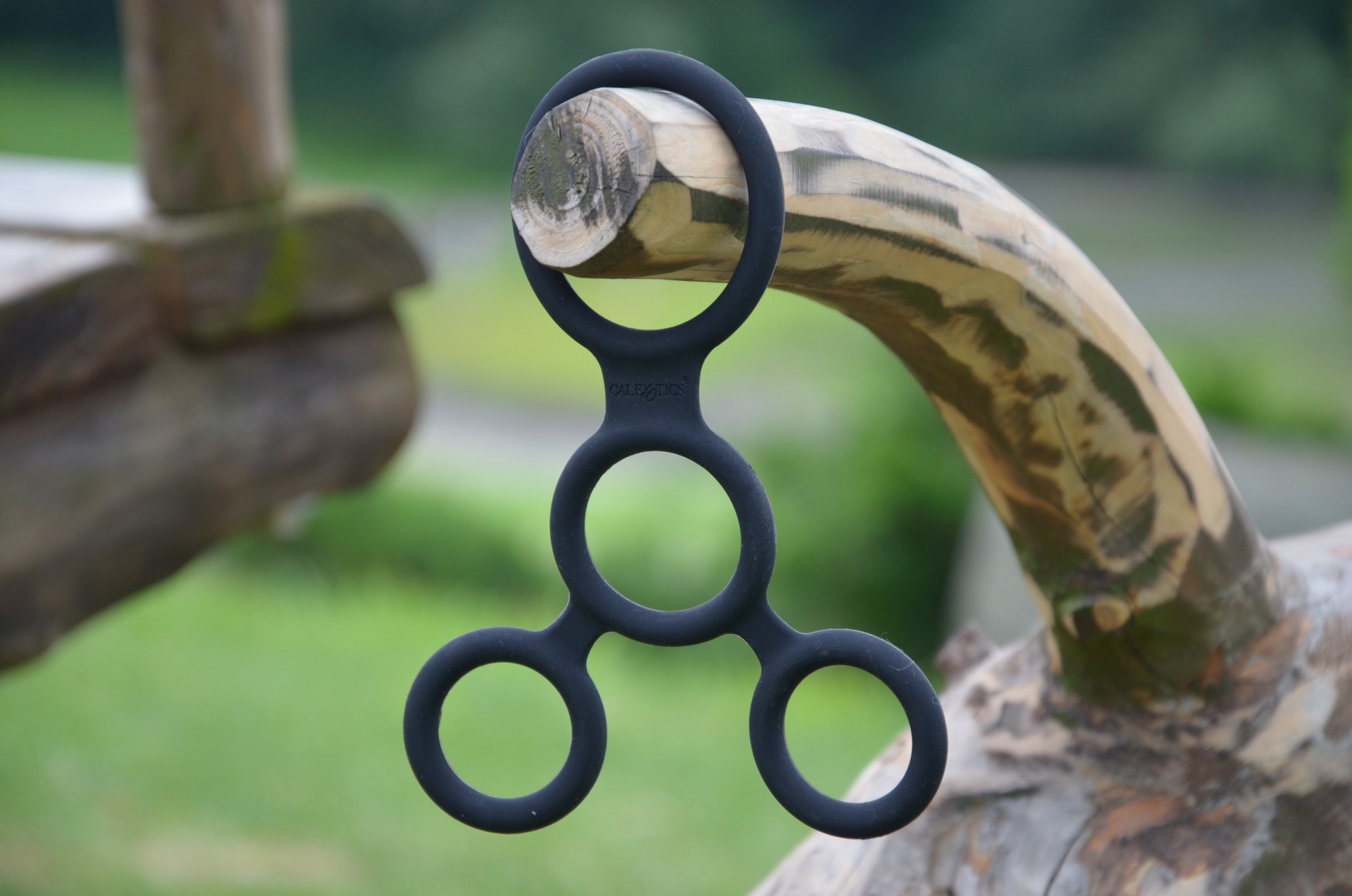 Erekční kroužek na penis a varlata Bondage