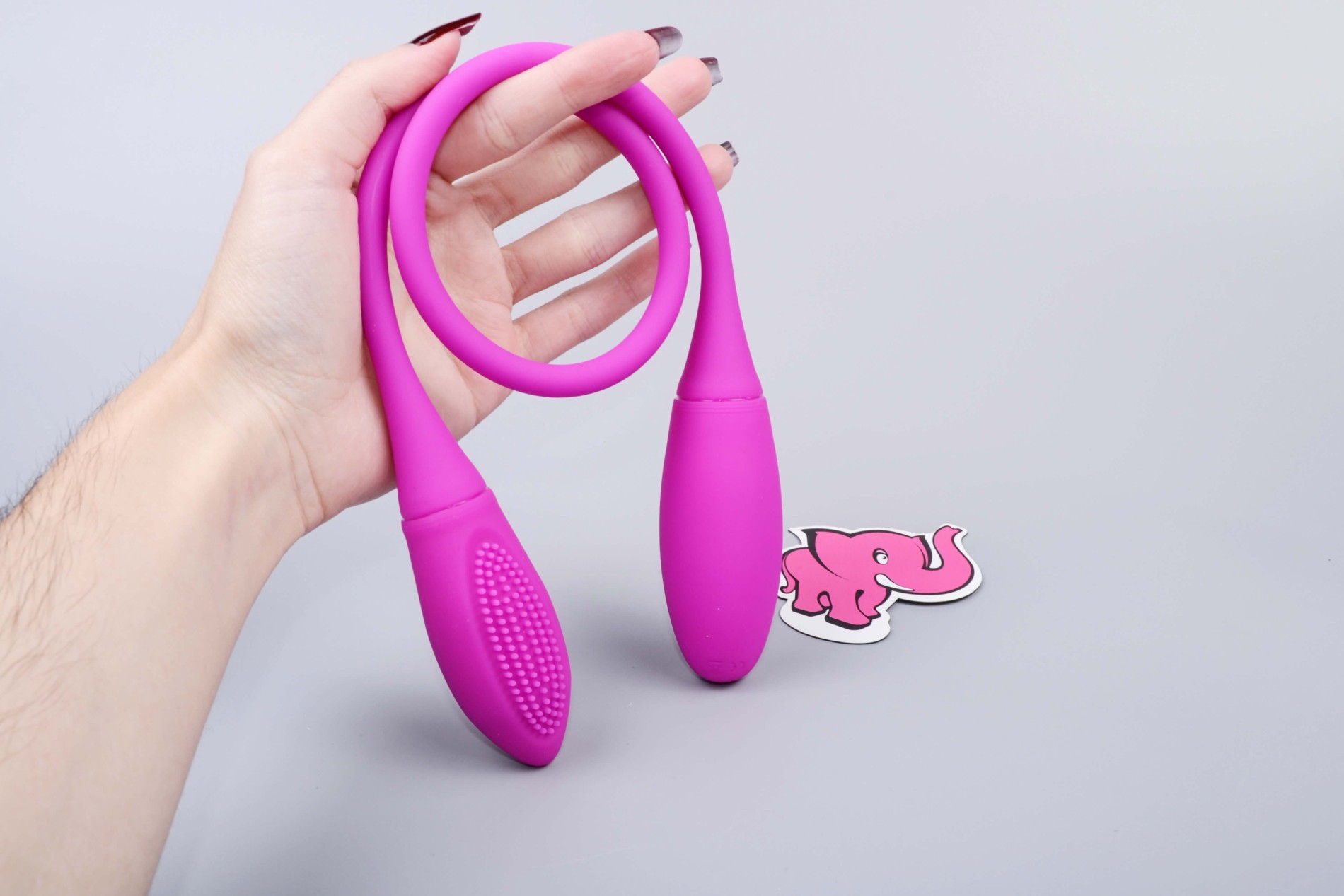 Partnerský vibrátor Double Vibes, v ruce