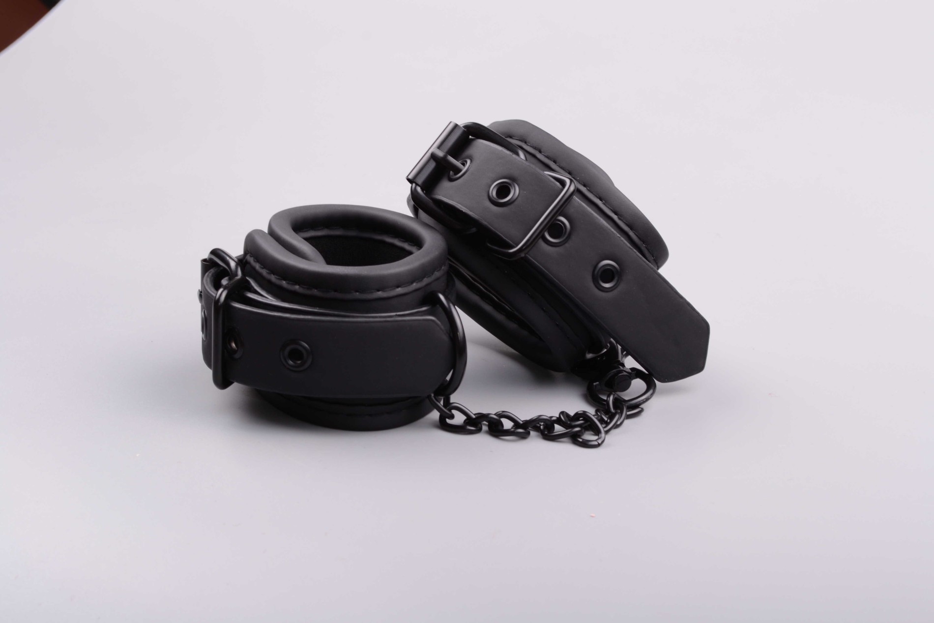 Koženková pouta Black Velour