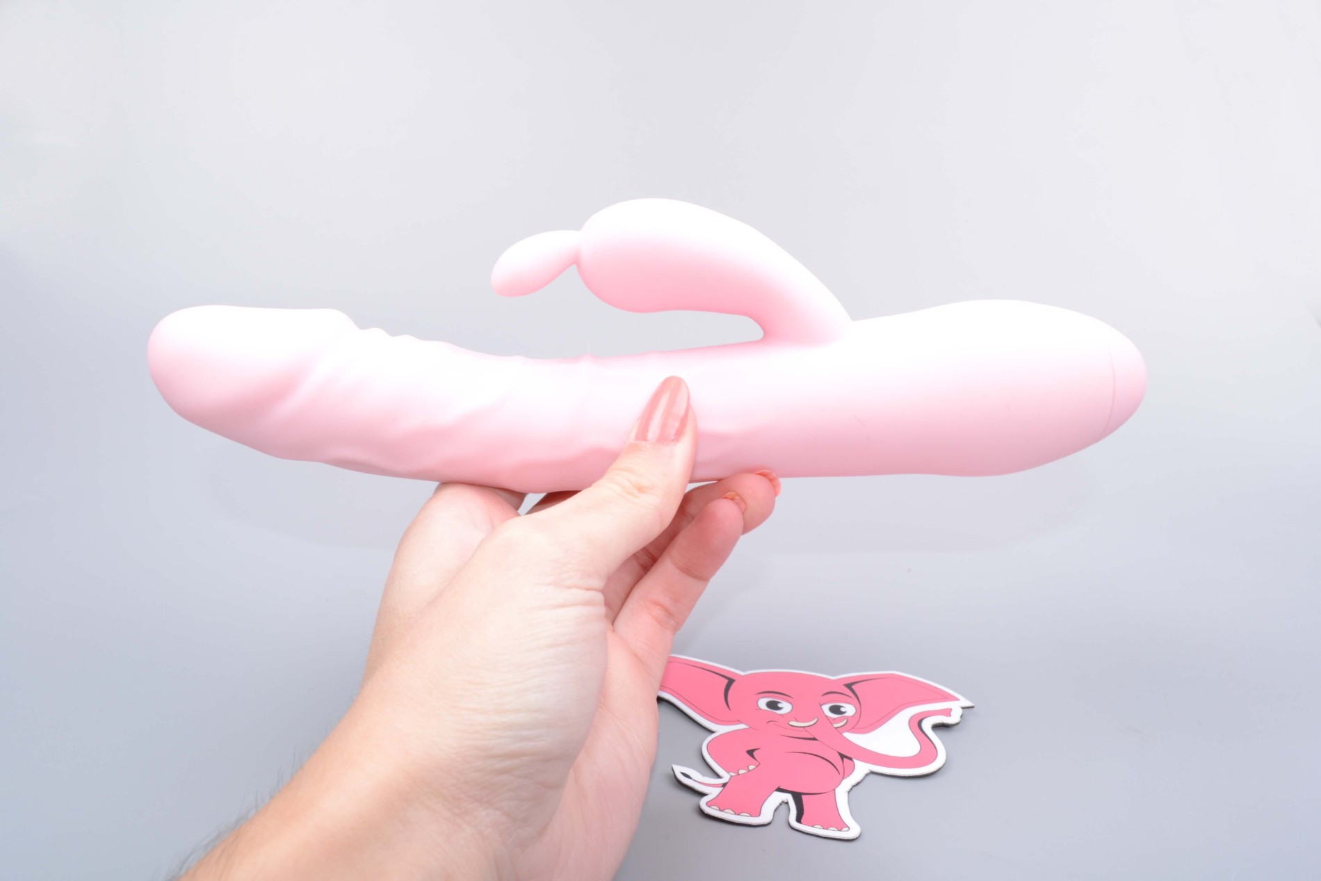 Handsfree pulzátor s výběžkem na klitoris Pulzie Bunny, v ruce