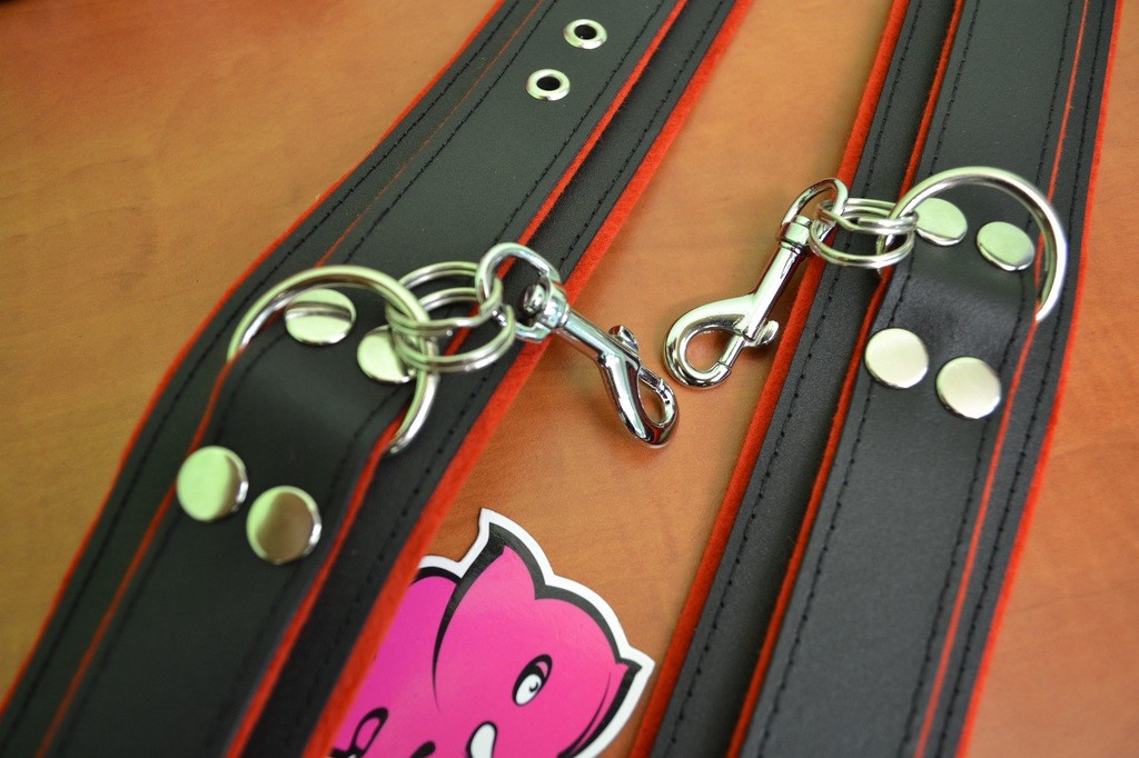 Kožená pouta na NOHY, řetízky navíc