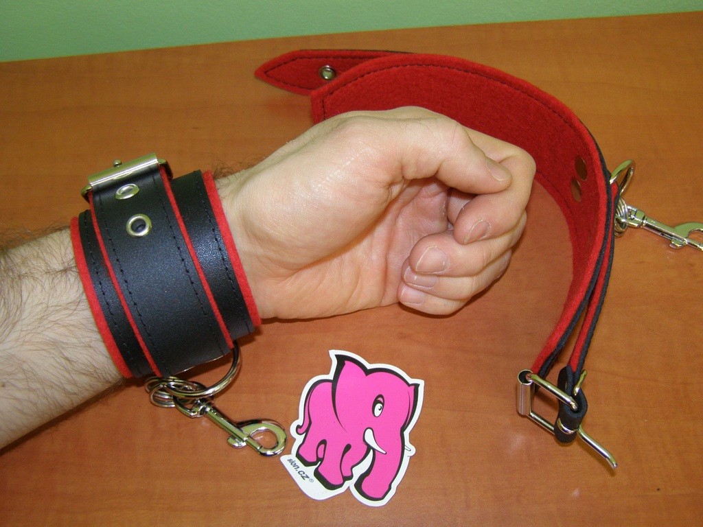 Kožená pouta na ruce BlackRed