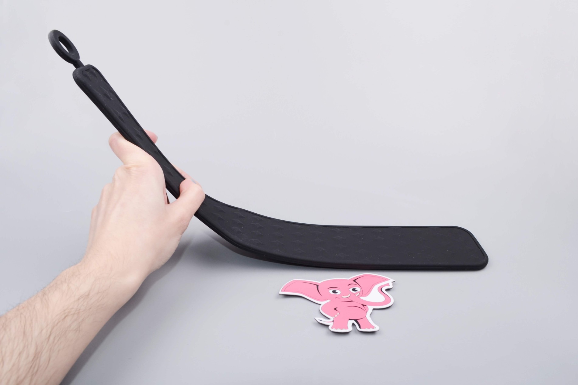 Silikonová plácačka Black Spanker, pružnost