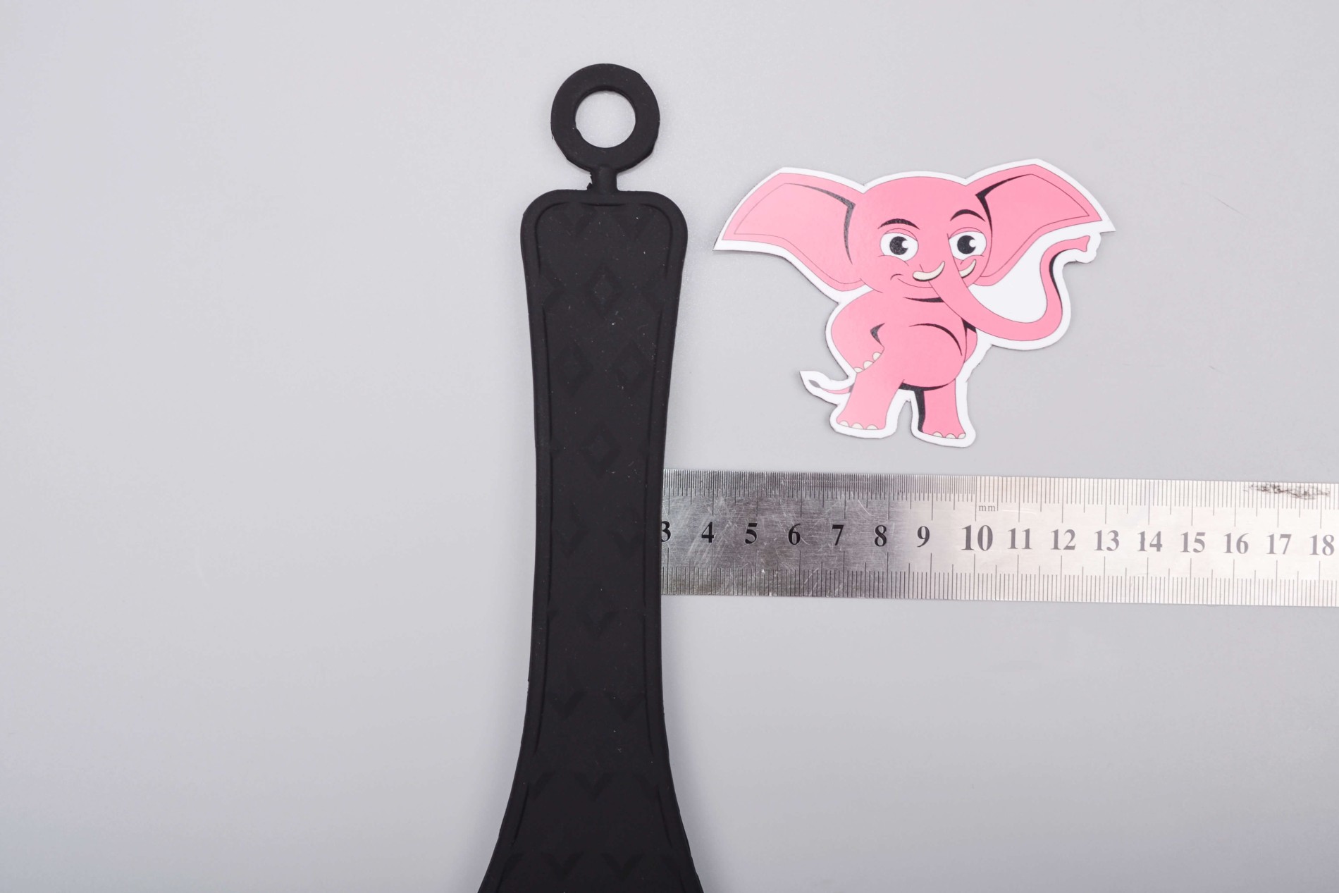 Silikonová plácačka Black Spanker, rozměry