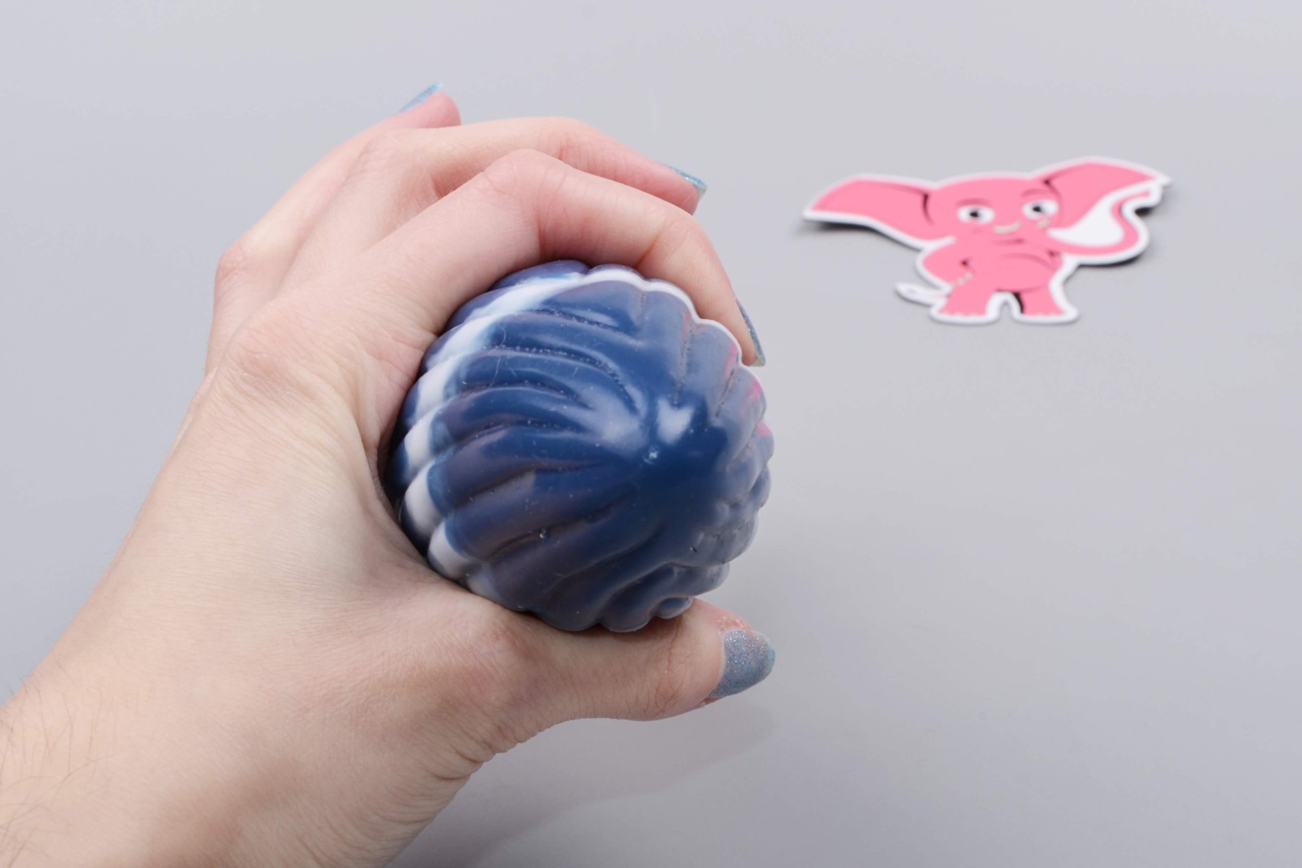 Monster dildo Behemot (17,5 cm), v ruce