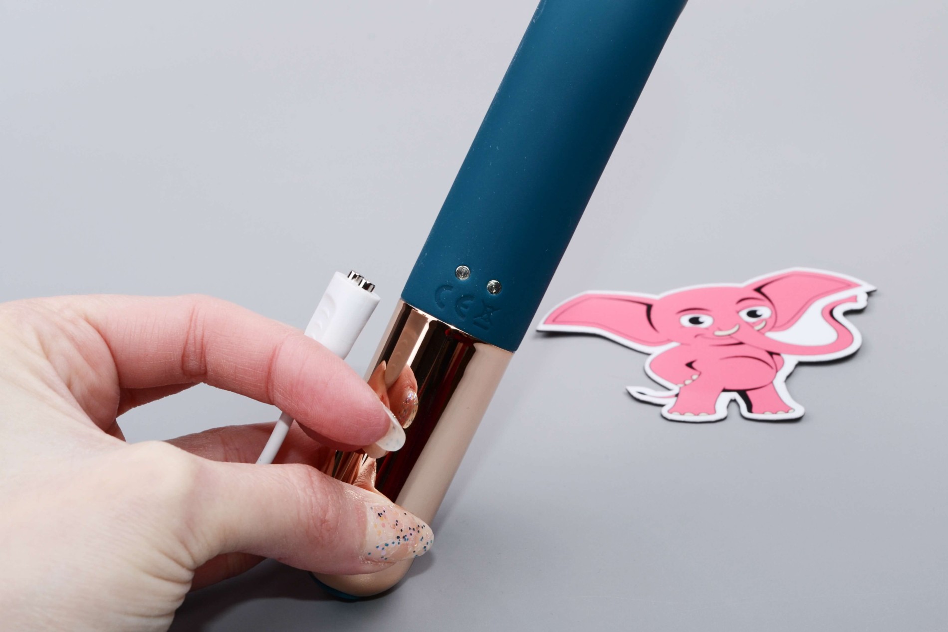 Silikonový vibrátor G Spotix, nabíjení