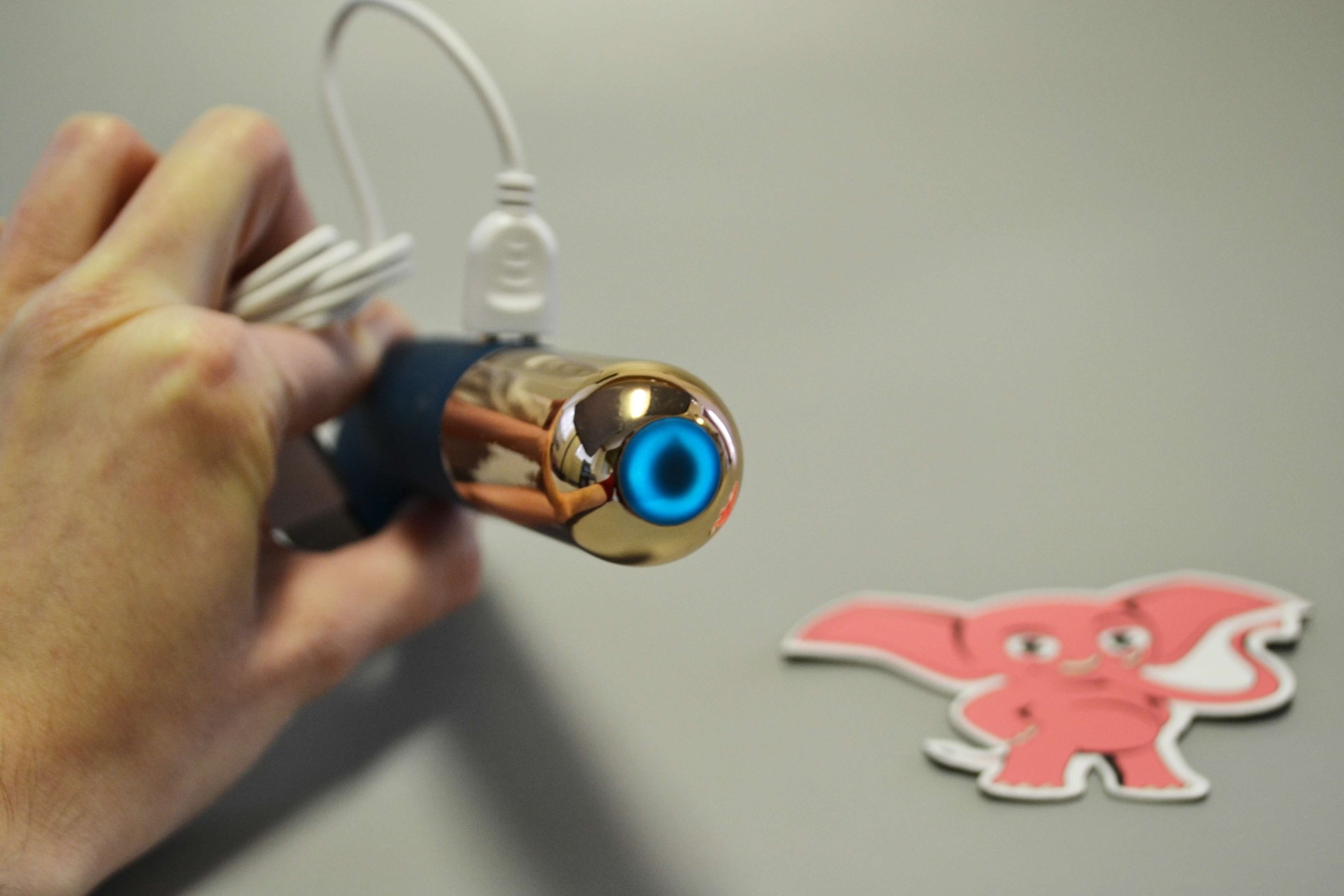 Silikonový vibrátor G Spotix, nabíjení