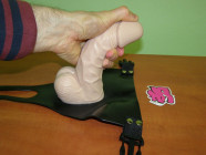 Připínací gelový penis 18 cm