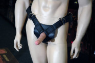Připínací penis s postrojem