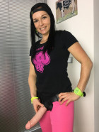 Dominika zkouší připínací King Cock XL