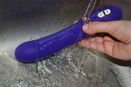 Vibrátor Front Row Purple – pod tekoucí vodou
