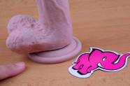 Dildo s přísavkou a varlaty Silicone (18 cm), přisátá přísavka