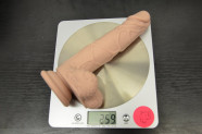 Dildo s přísavkou a varlaty Silicone (18 cm), na váze