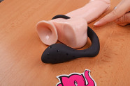 Anální kolík s erekčním kroužkem Ring & Plug, nasazujeme na dildo