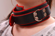 Kožený obojek na krk – na krku