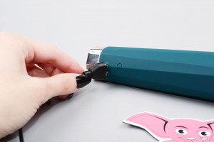 Masážní vibrátor AkuWand Next Gen (30 cm), nabíjení