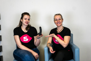 Realistické dildo s přísavkou a varlaty Darknite (15 cm)