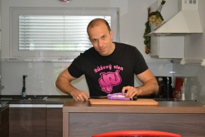 Adam rozříznul vibrátor Borůvka Original (předchozí starší model)