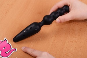 Dvojité dildo Ass Jacker (18 cm) – v ruce