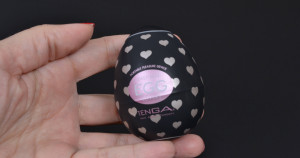 Tenga Egg Lovers masturbátor, v ruce