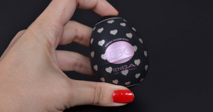 Tenga Egg Lovers masturbátor, v ruce