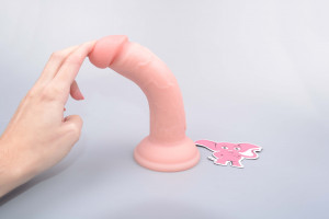 Realistický vibrátor s přísavkou z dvojitého silikonu Pipedream King Cock Nice Guy, ohýbání